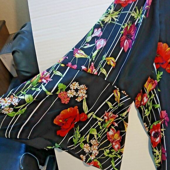 Cato Plus Size 26/28W Black Blouse with Multi-color Flowers & Flaired Sleeves. - Picture 2 of 7